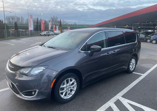 Chrysler Pacifica cena 86900 przebieg: 171400, rok produkcji 2018 z Warszawa małe 436